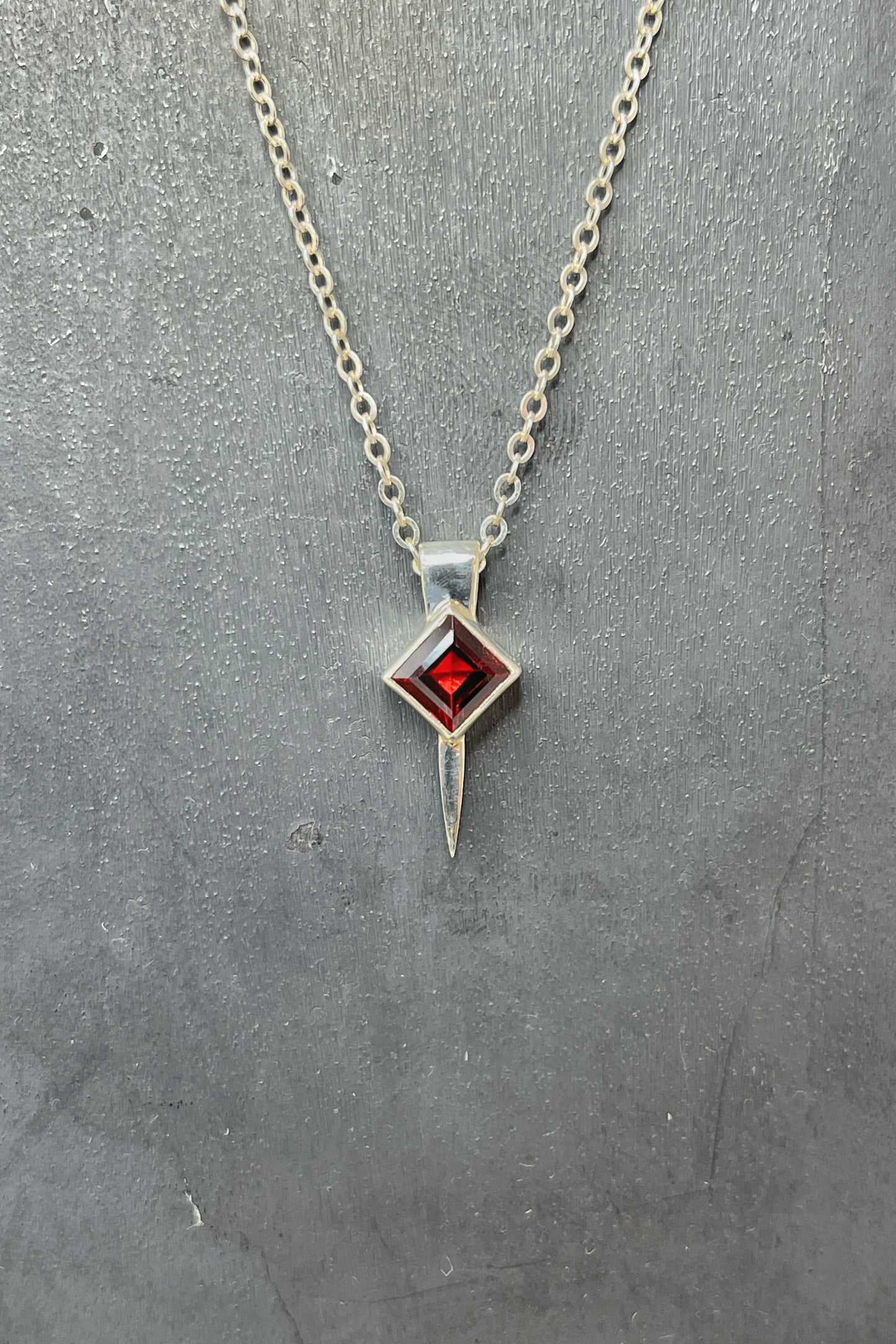 tiny square spike / garnet