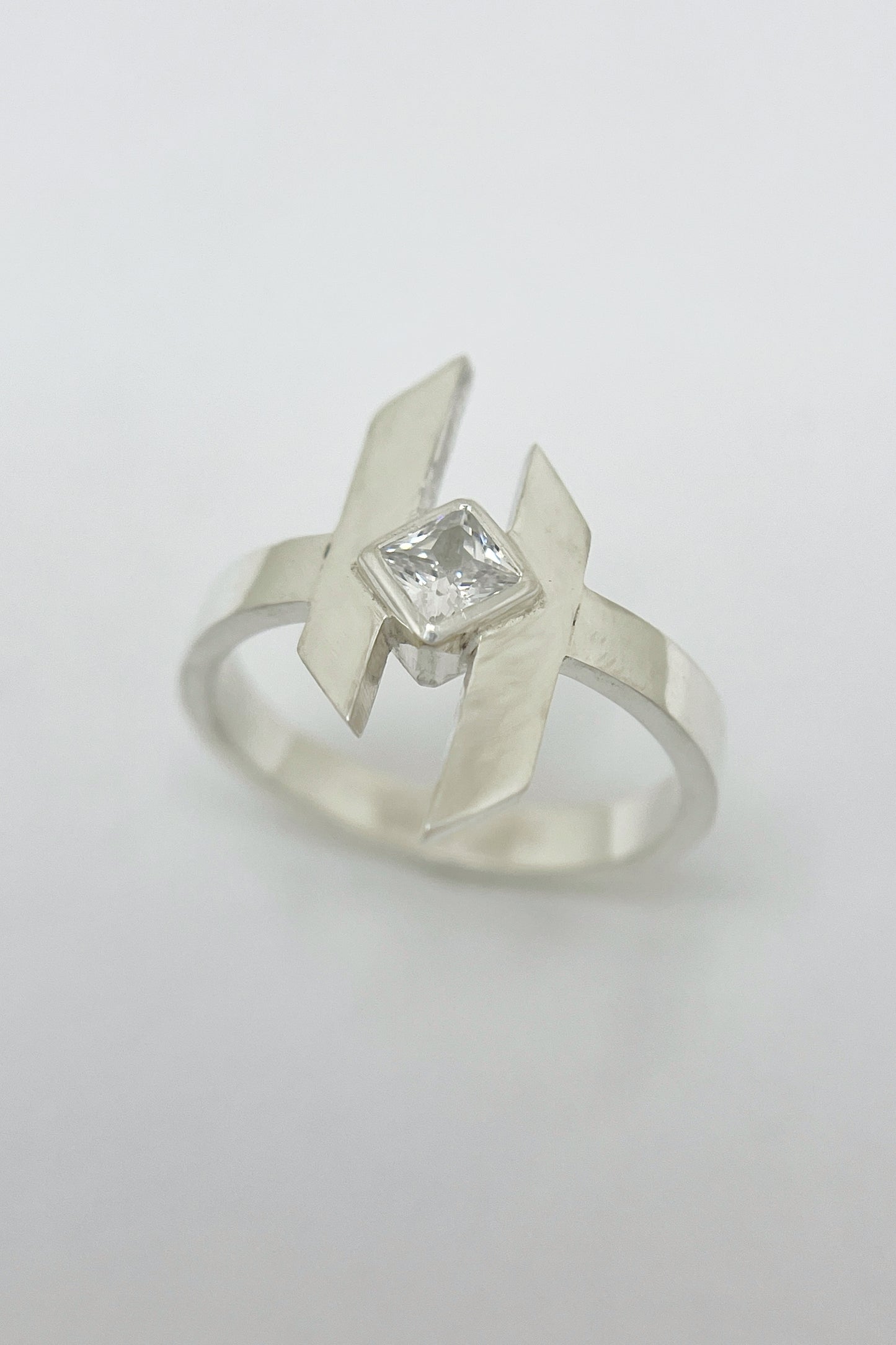 medium warp ring / white cubic zirconia / size 7