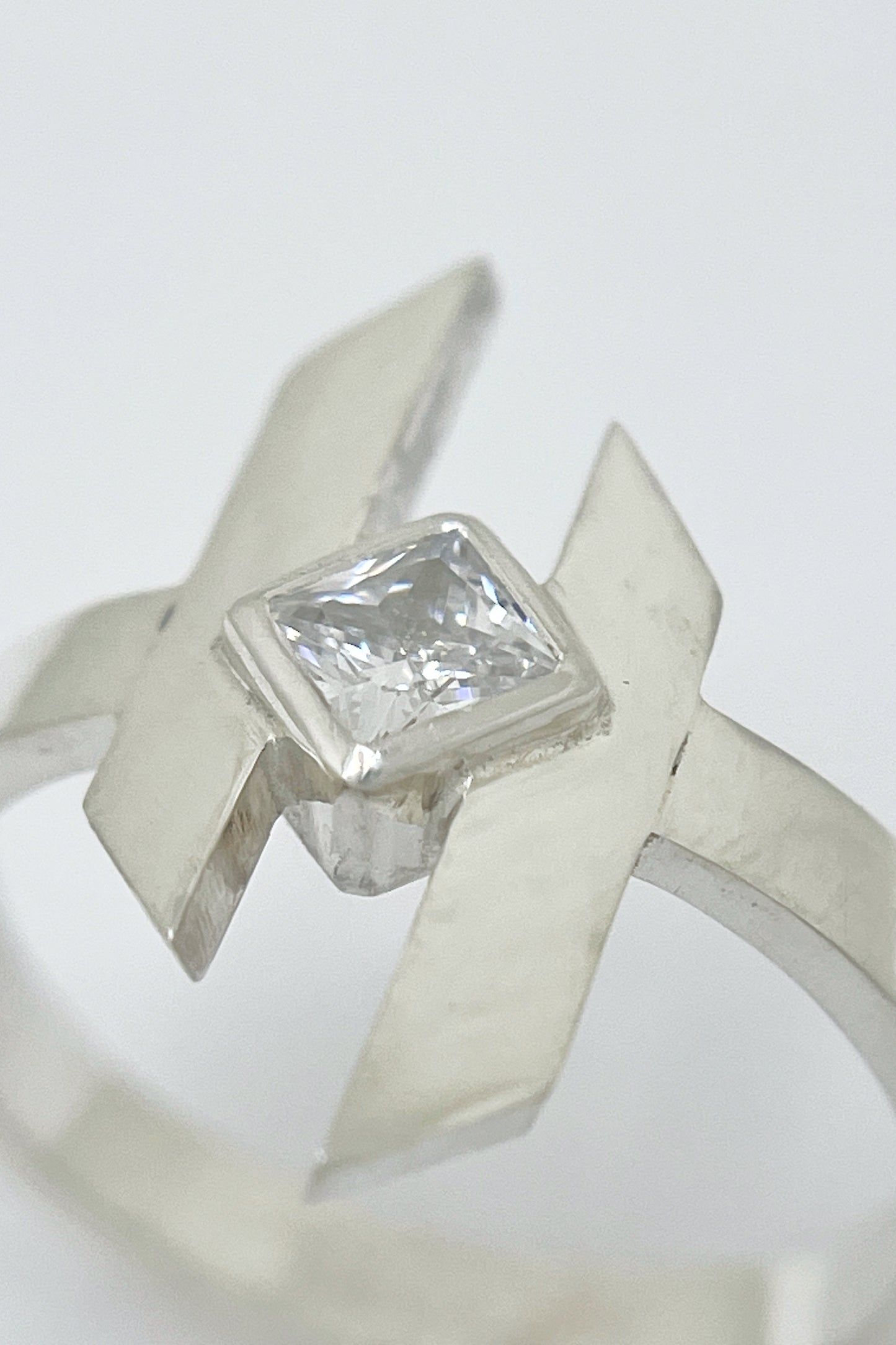 medium warp ring / white cubic zirconia / size 7