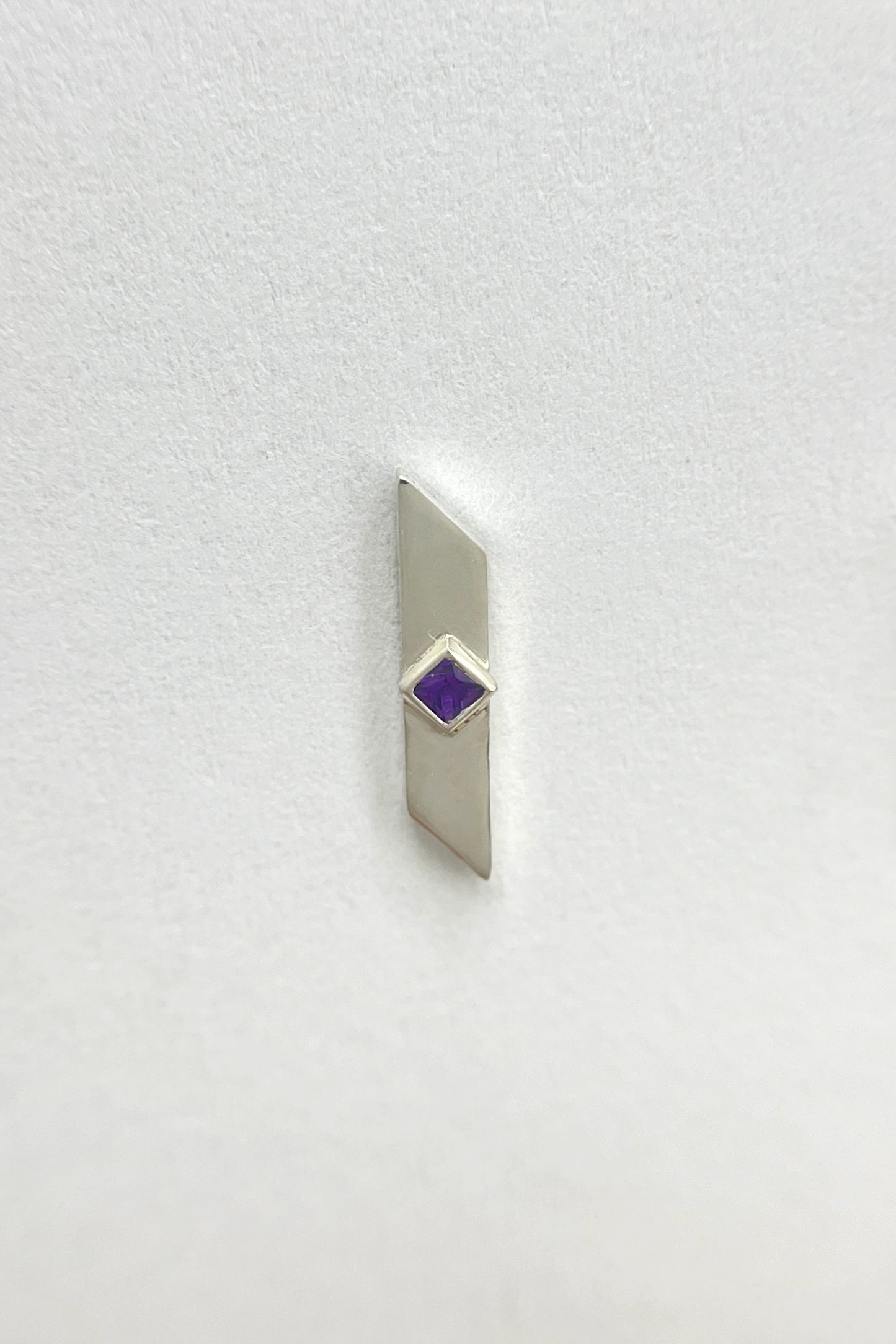 warp stud earrings / amethyst