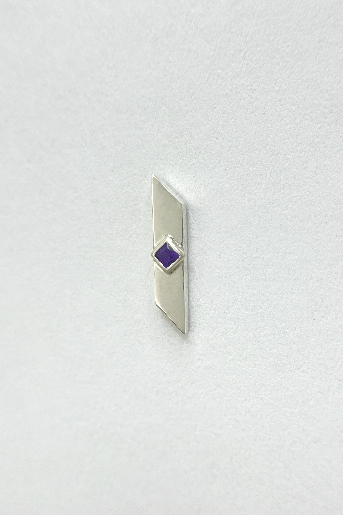 warp stud earrings / amethyst