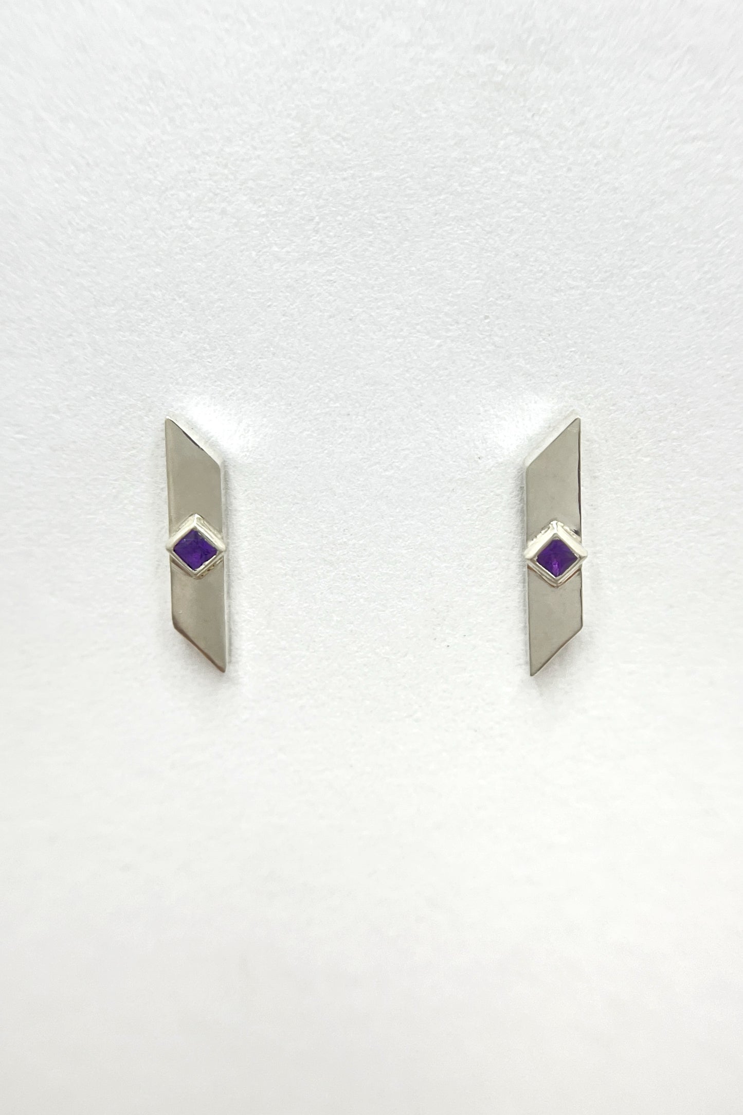 warp stud earrings / amethyst
