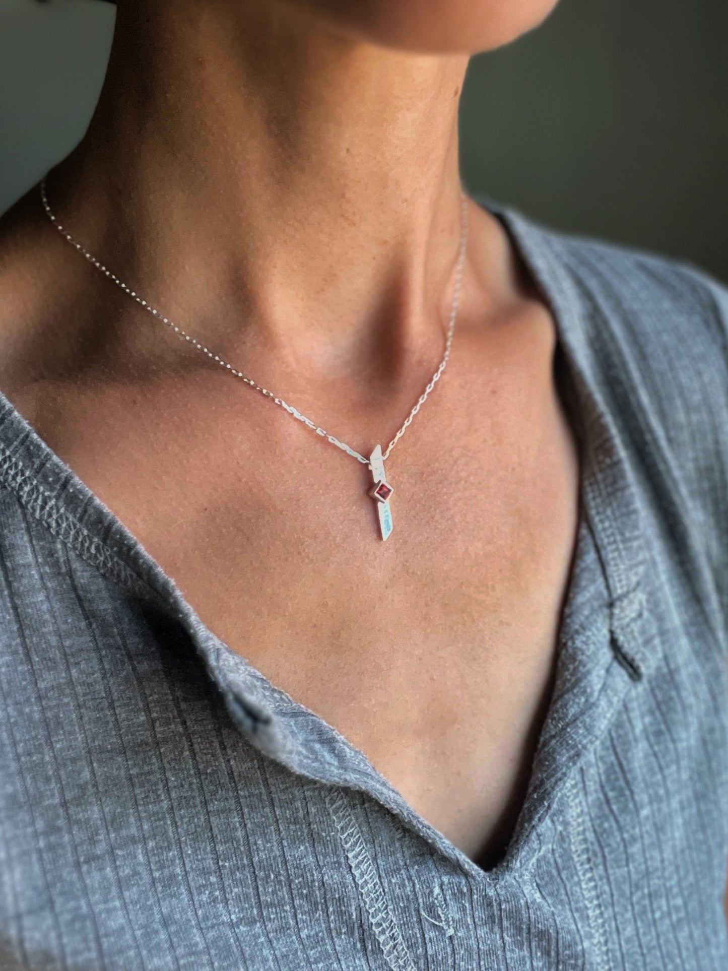 warp necklace / garnet