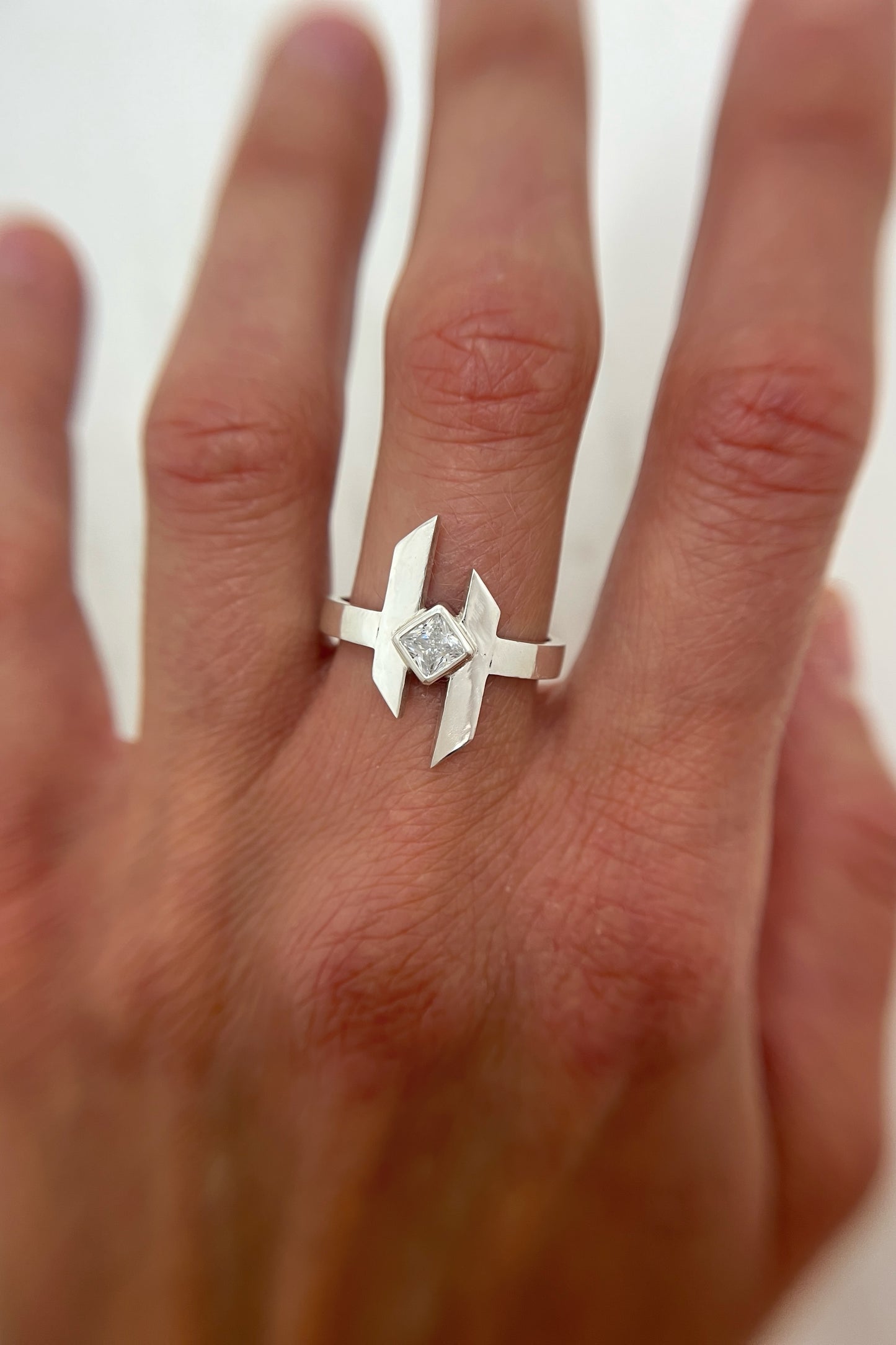 medium warp ring / white cubic zirconia / size 7