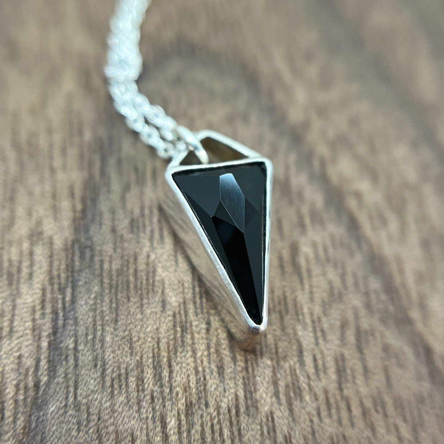 long triangle / onyx