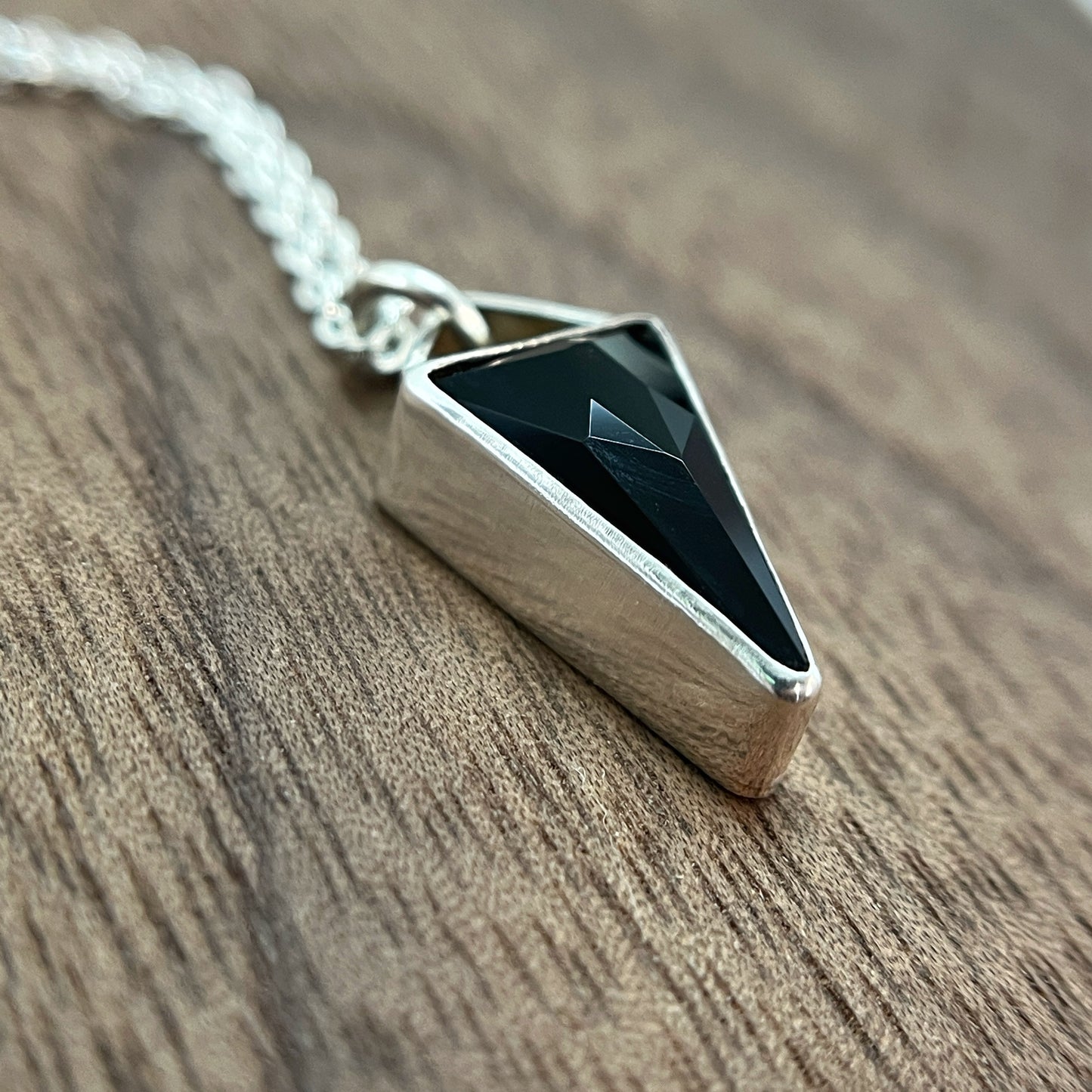 long triangle / onyx