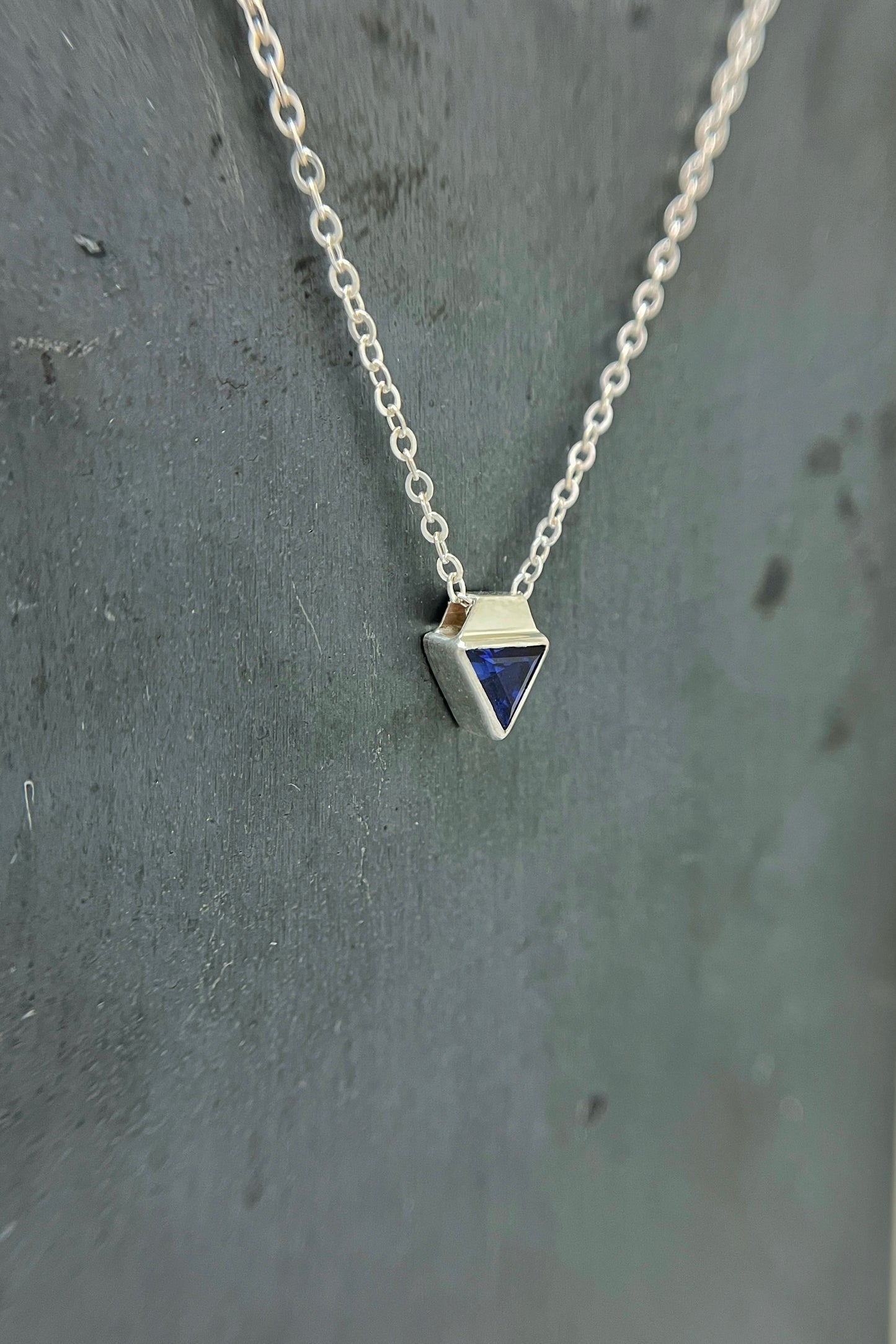 tiny triangle / sapphire