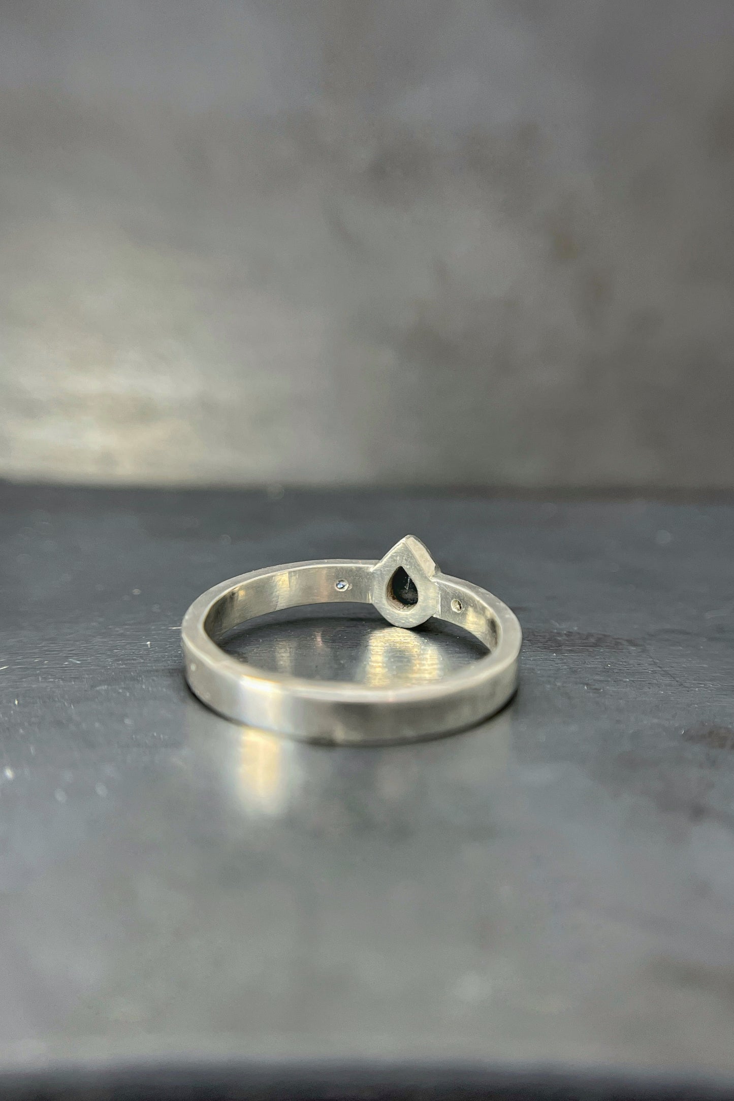 deep blue sapphire pear ring with flush sets / size 9