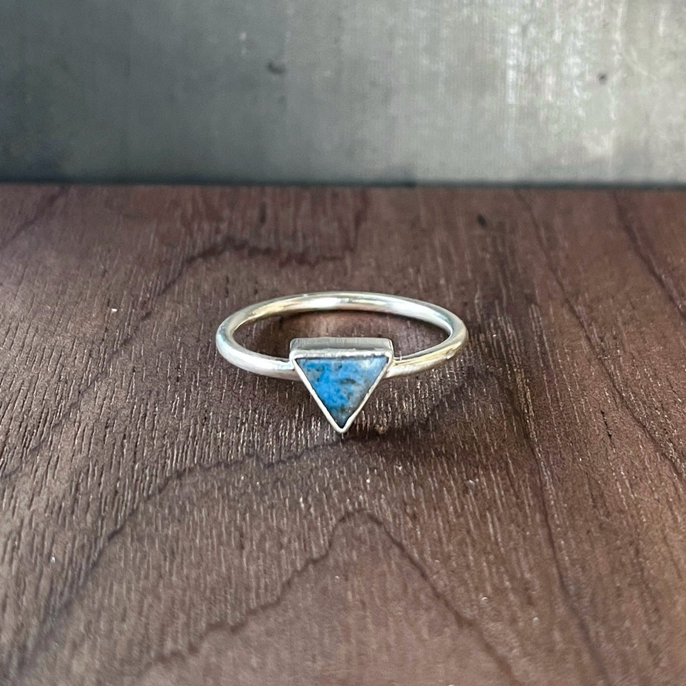 tiny triangle ring / lapis lazuli / size 7