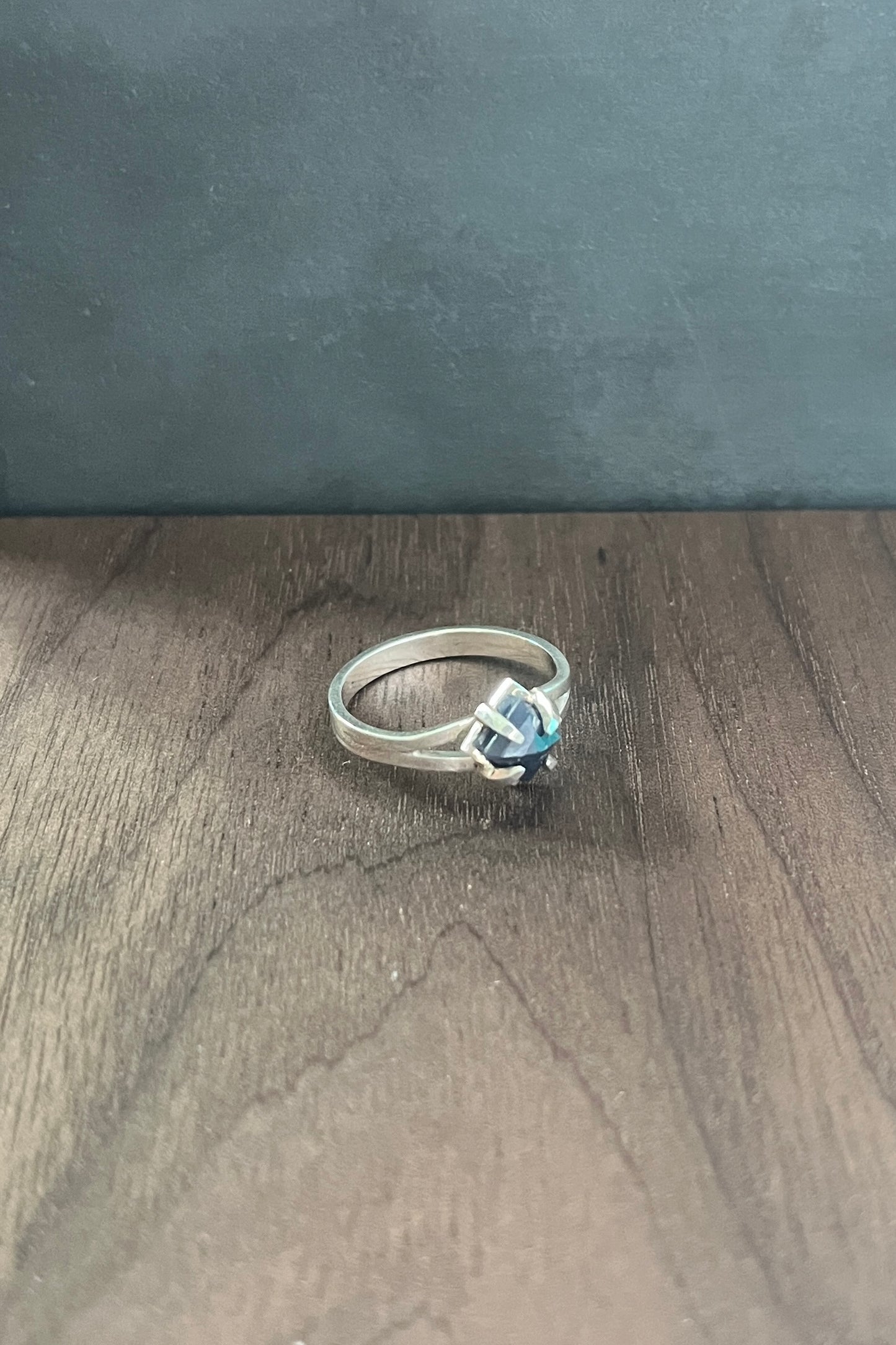 prong ring / sapphire / size 7