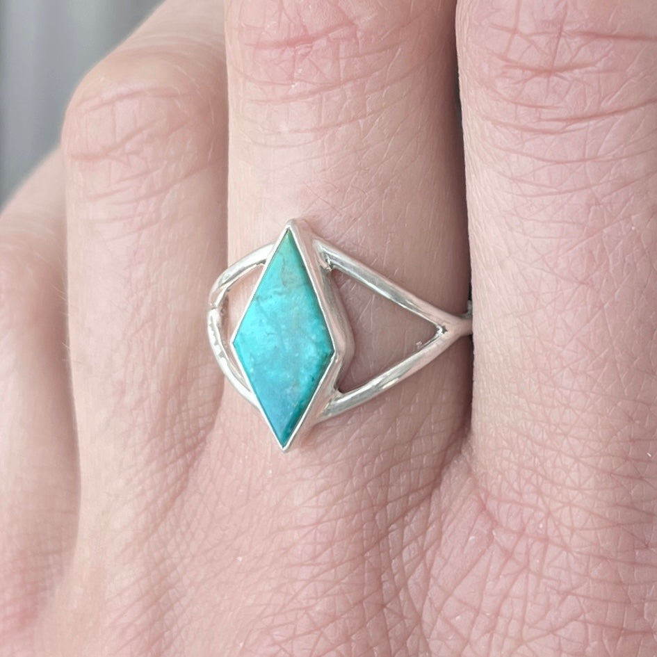 turquoise kite ring / size 6.75