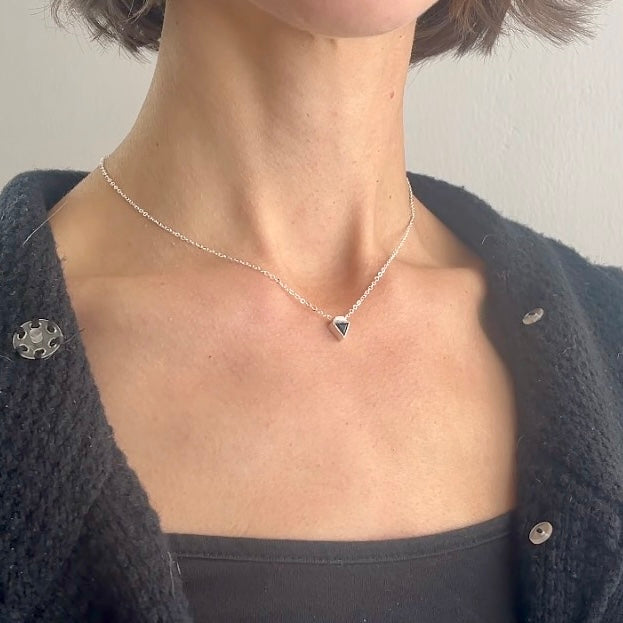 tiny triangle / sapphire