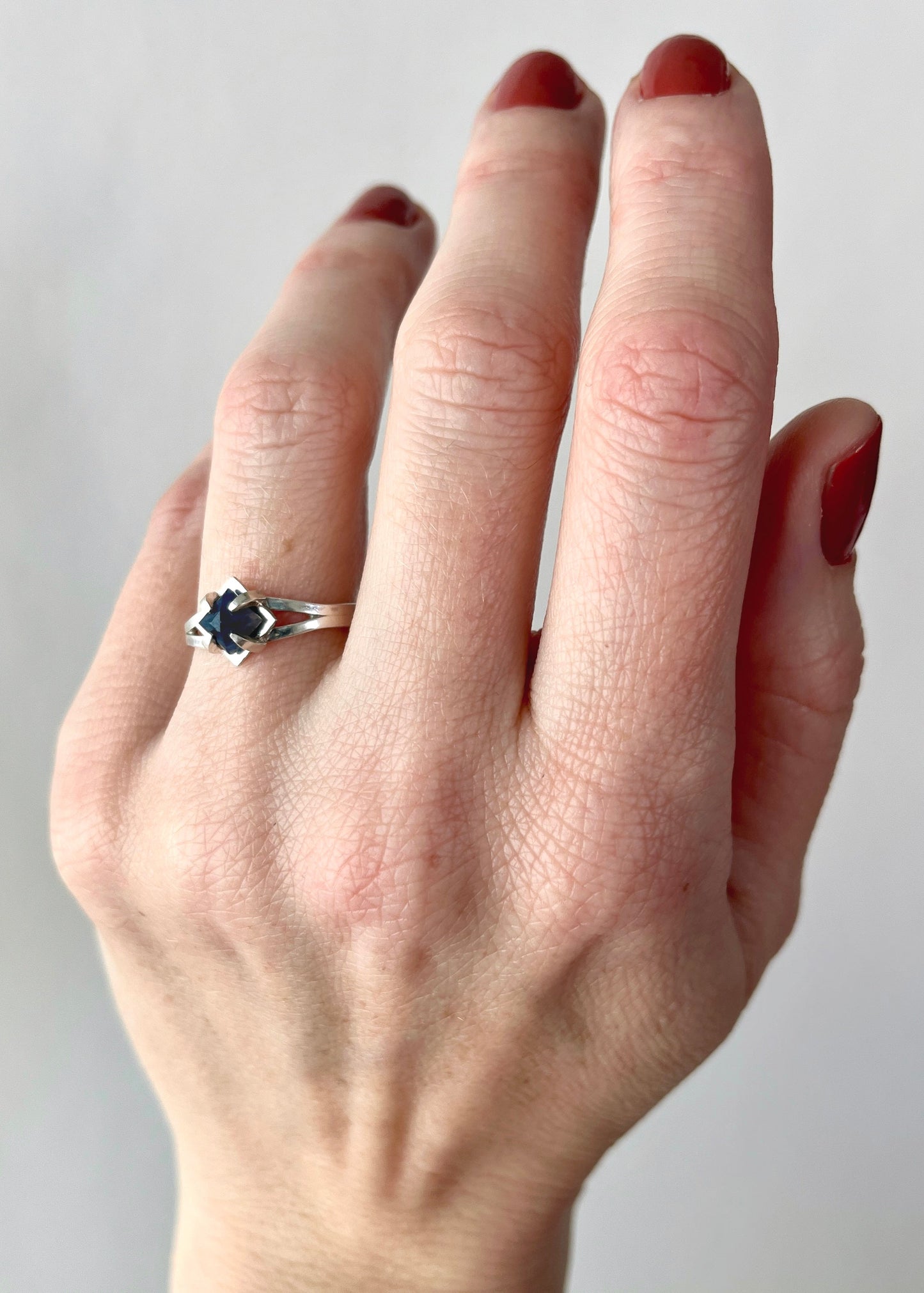 prong ring / sapphire / size 7