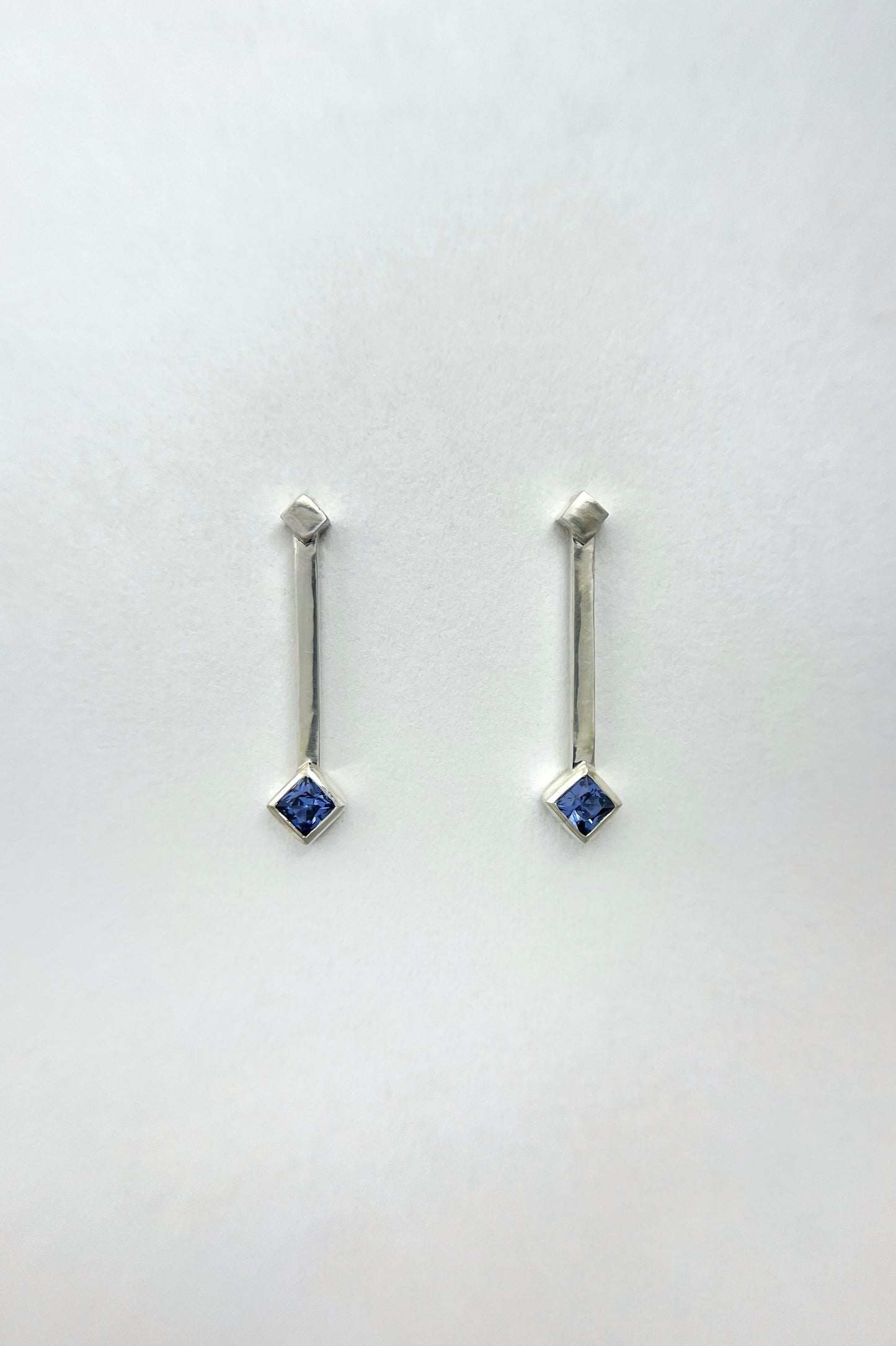 droplet earrings / ceylon blue sapphire