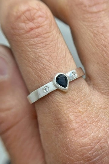 deep blue sapphire pear ring with flush sets / size 9