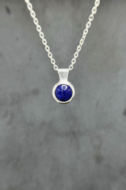 tiny round / lapis lazuli