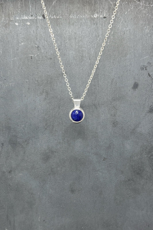 tiny round / lapis lazuli