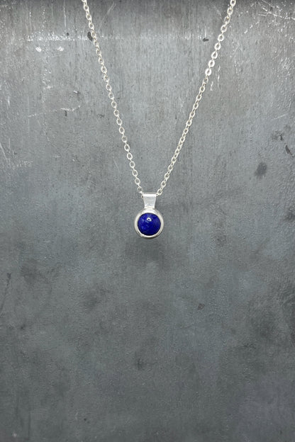 tiny round / lapis lazuli
