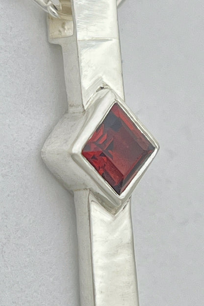 warp necklace / garnet