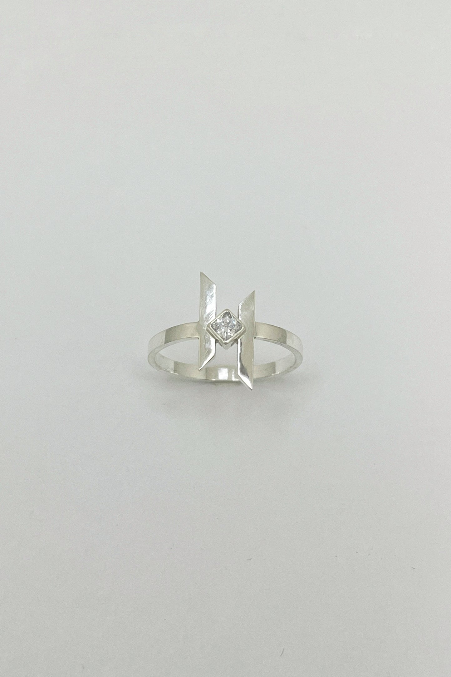 small warp ring / white cubic zirconia / size 7