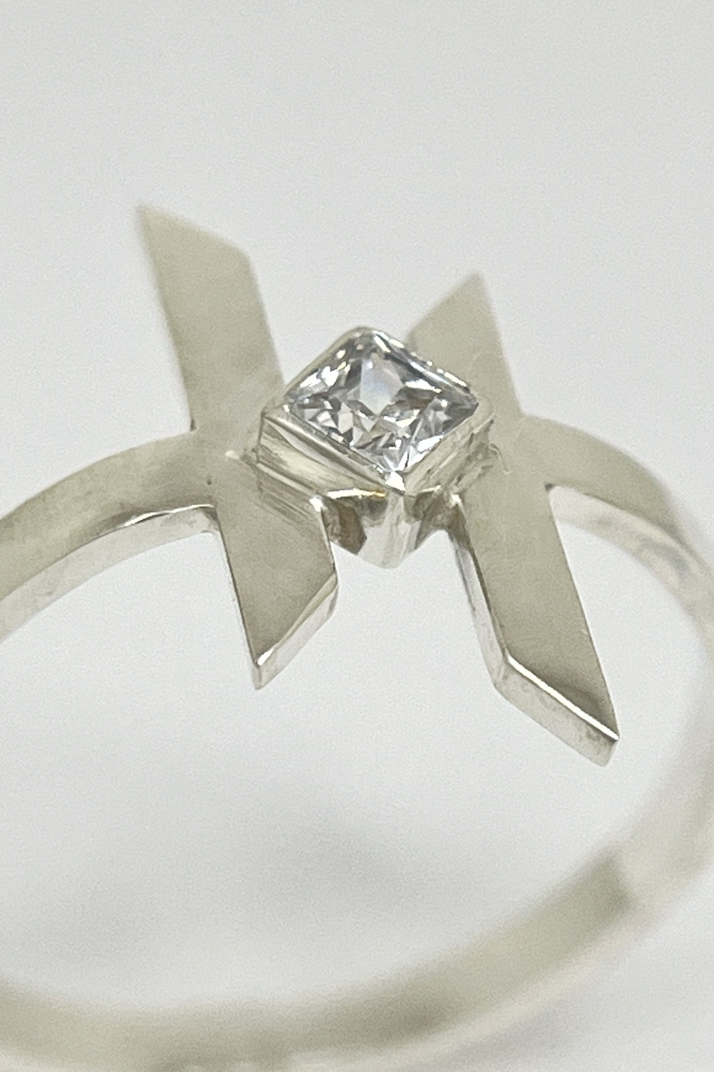 small warp ring / white cubic zirconia / size 7