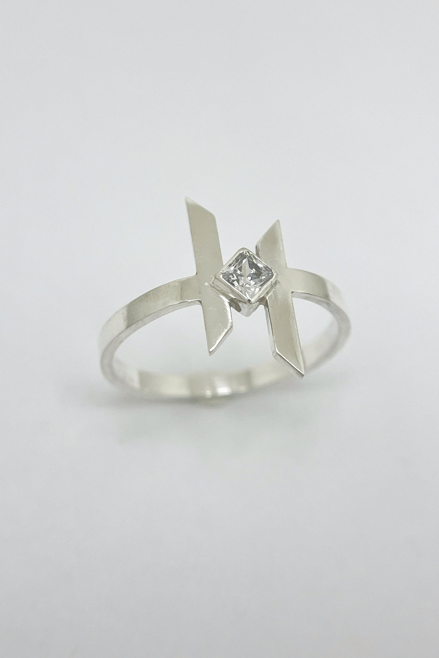 small warp ring / white cubic zirconia / size 7