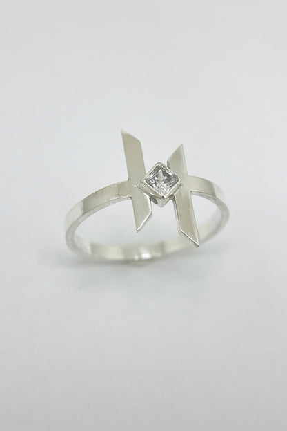 small warp ring / white cubic zirconia / size 7