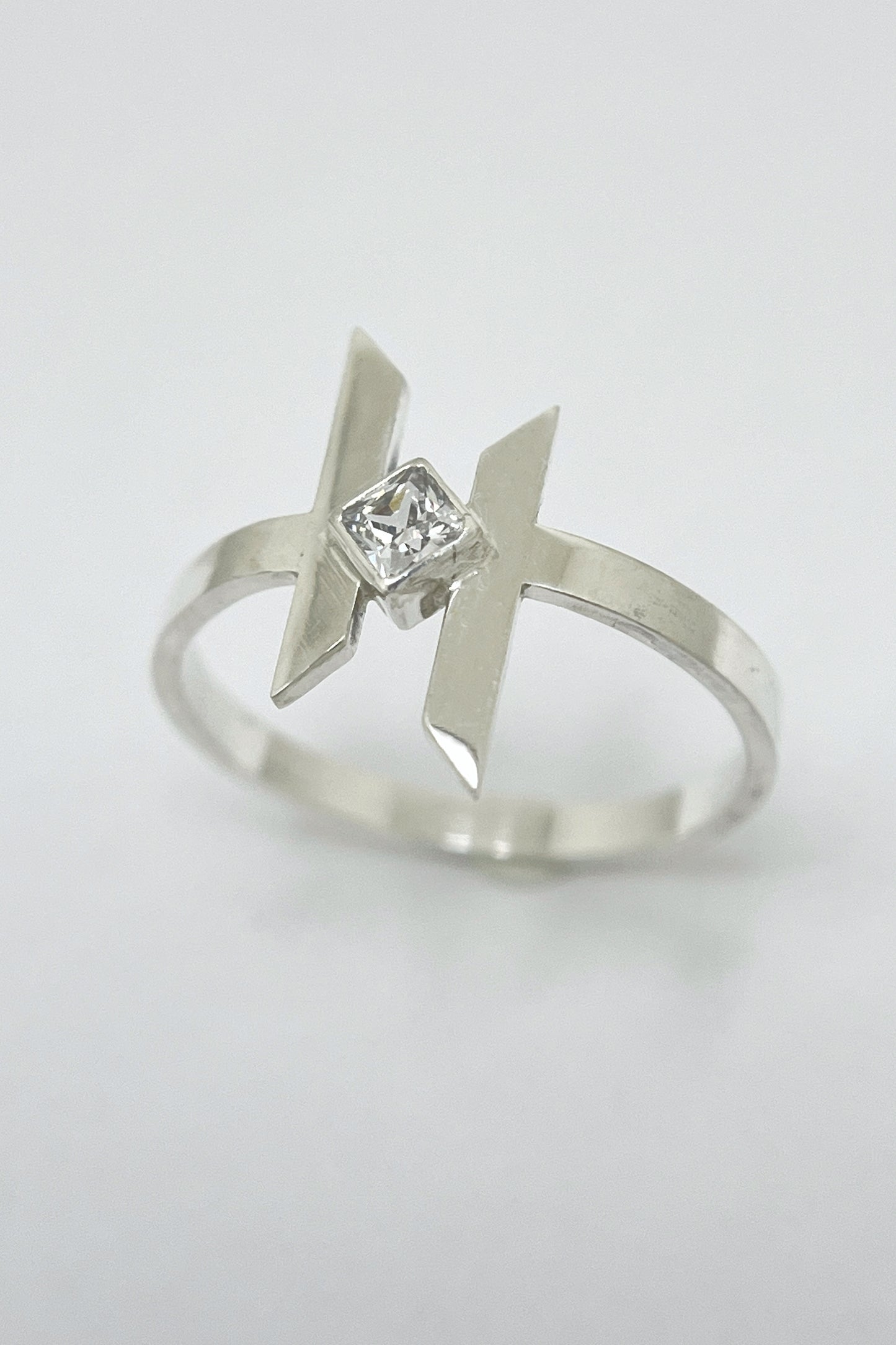 small warp ring / white cubic zirconia / size 7