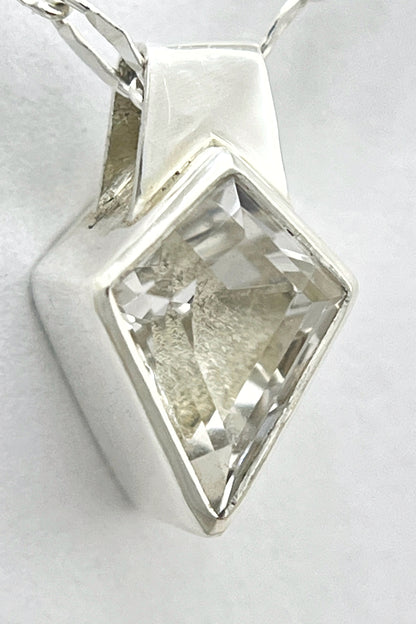 kite necklace / ice quartz