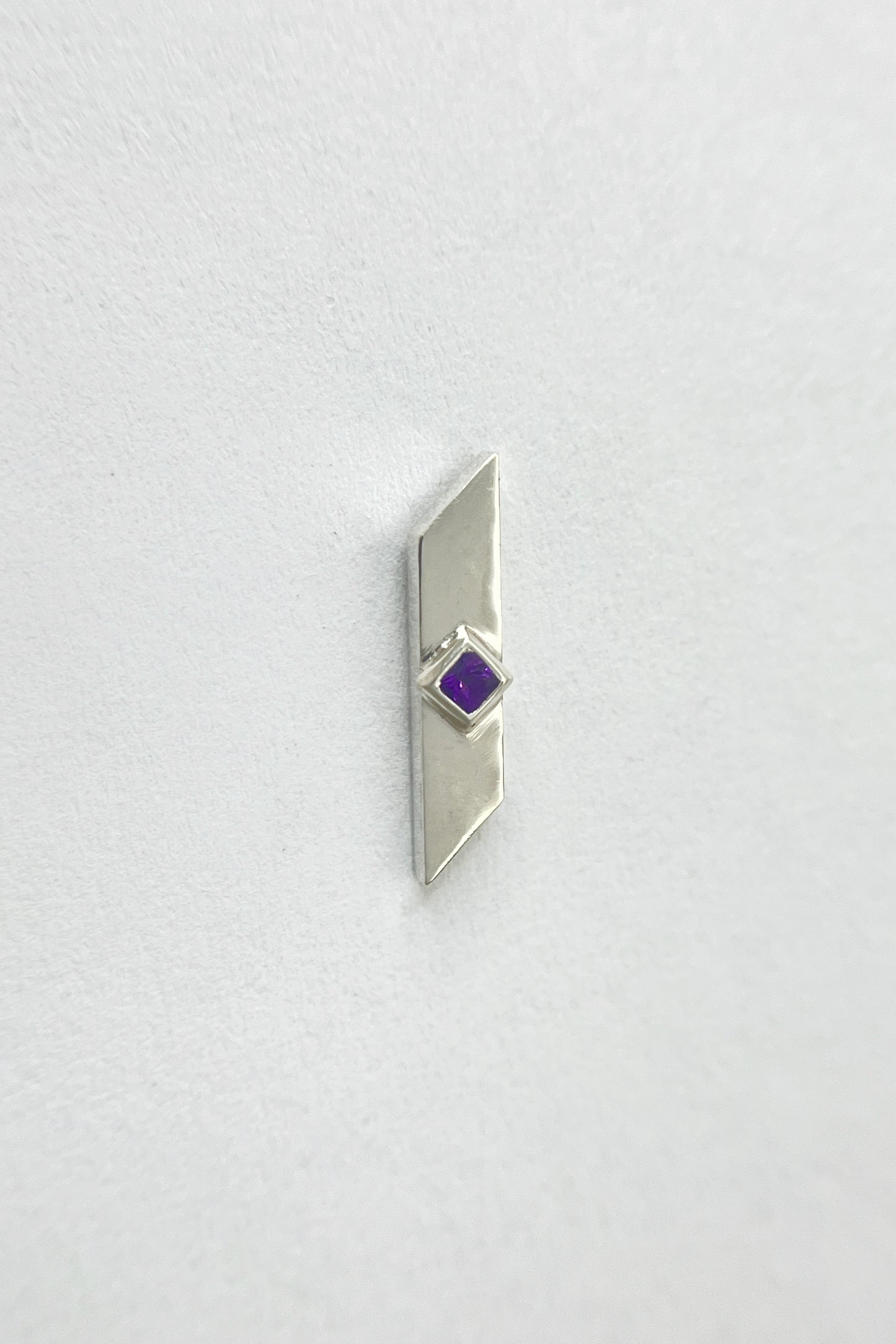 warp stud earrings / amethyst