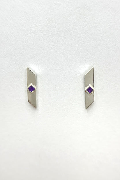 warp stud earrings / amethyst