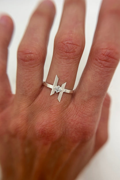 small warp ring / white cubic zirconia / size 7