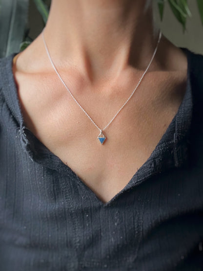 tiny triangle necklace / lapis lazuli