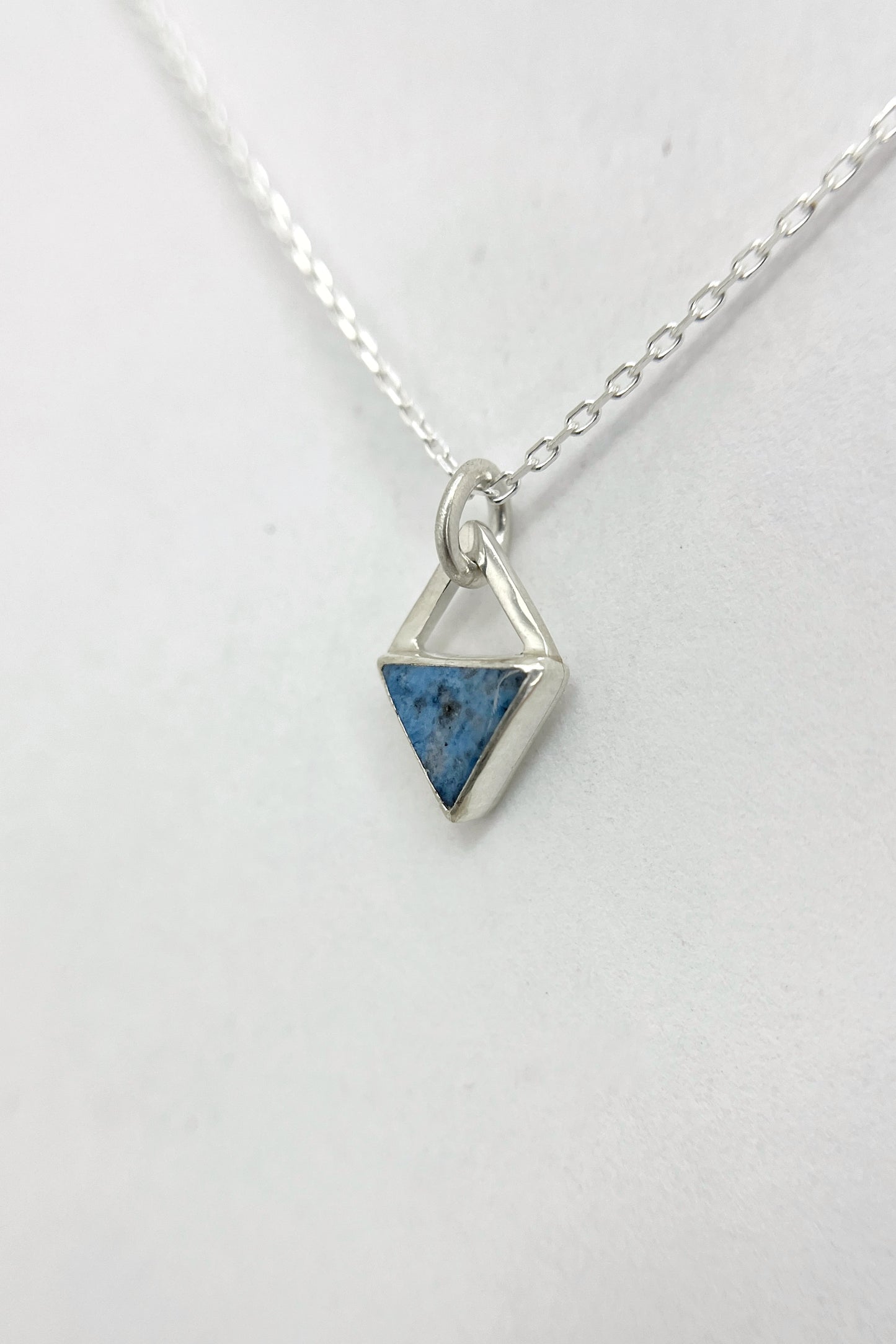 tiny triangle necklace / lapis lazuli
