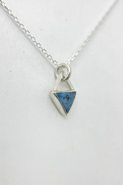 tiny triangle necklace / lapis lazuli
