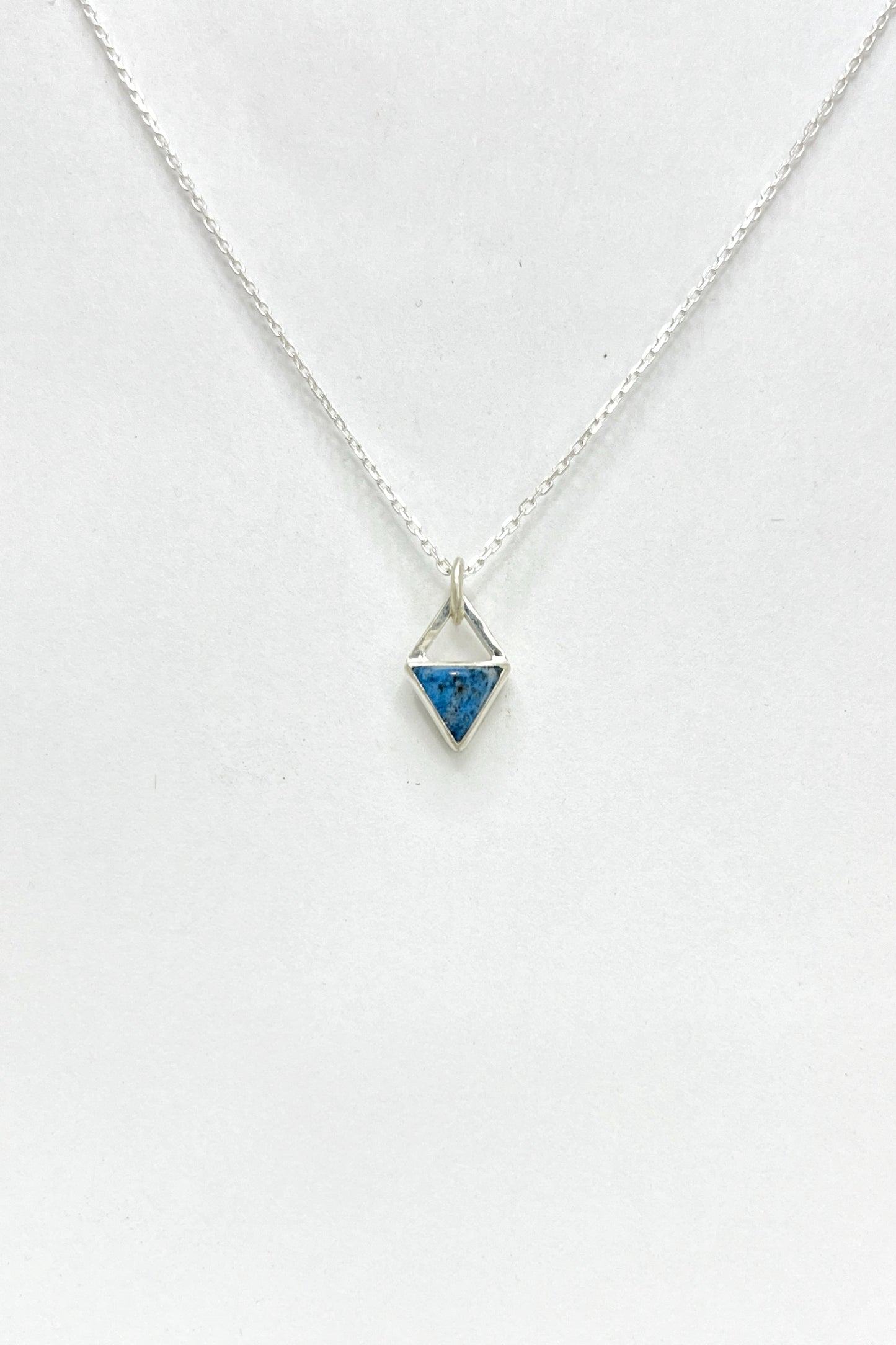 tiny triangle necklace / lapis lazuli