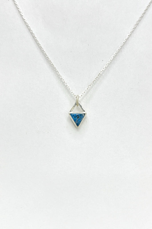 tiny triangle necklace / lapis lazuli