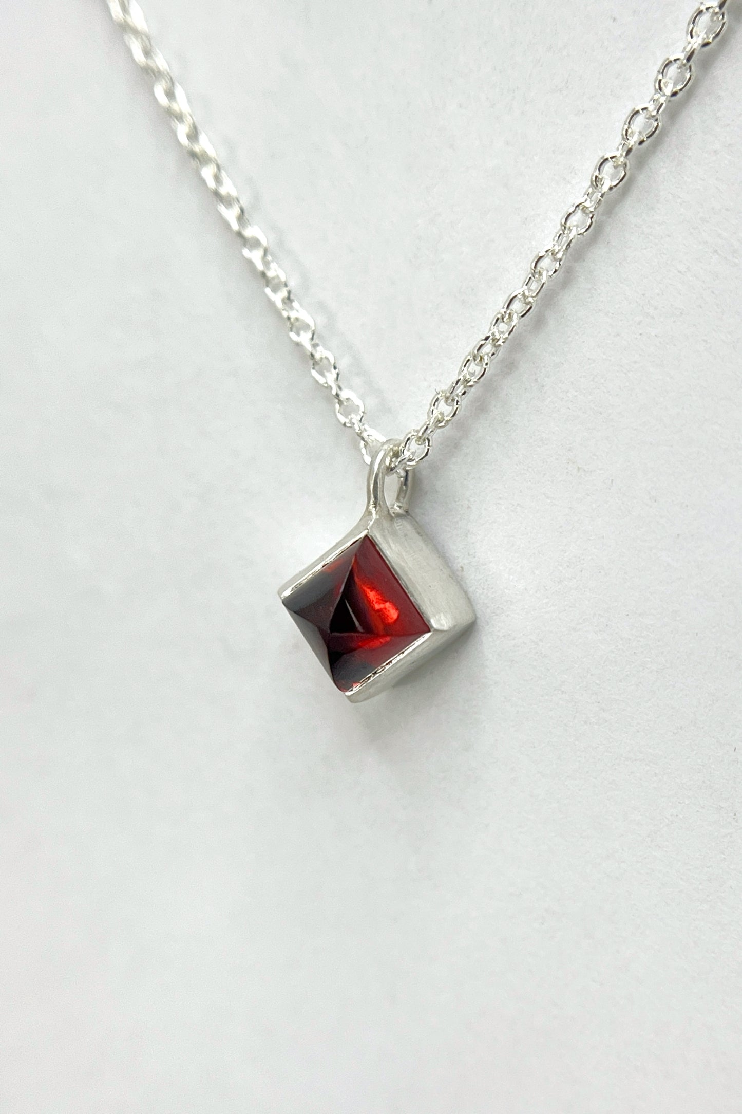 4mm sugarloaf necklace / garnet