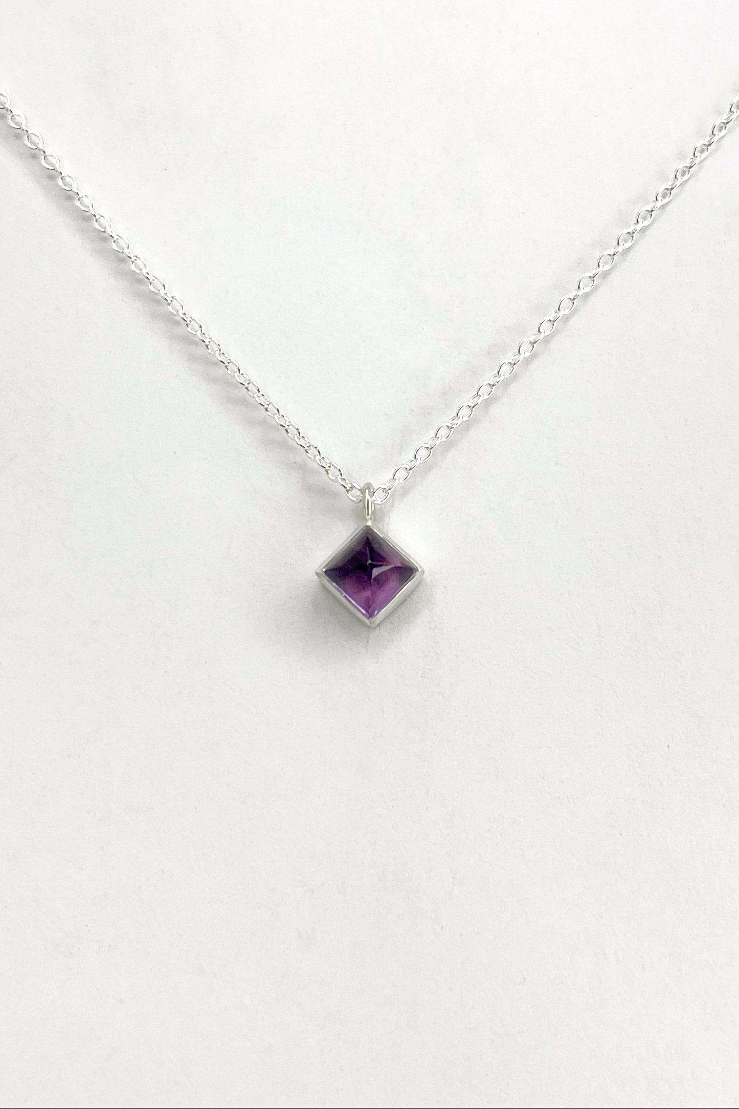 4mm sugarloaf necklace / amethyst