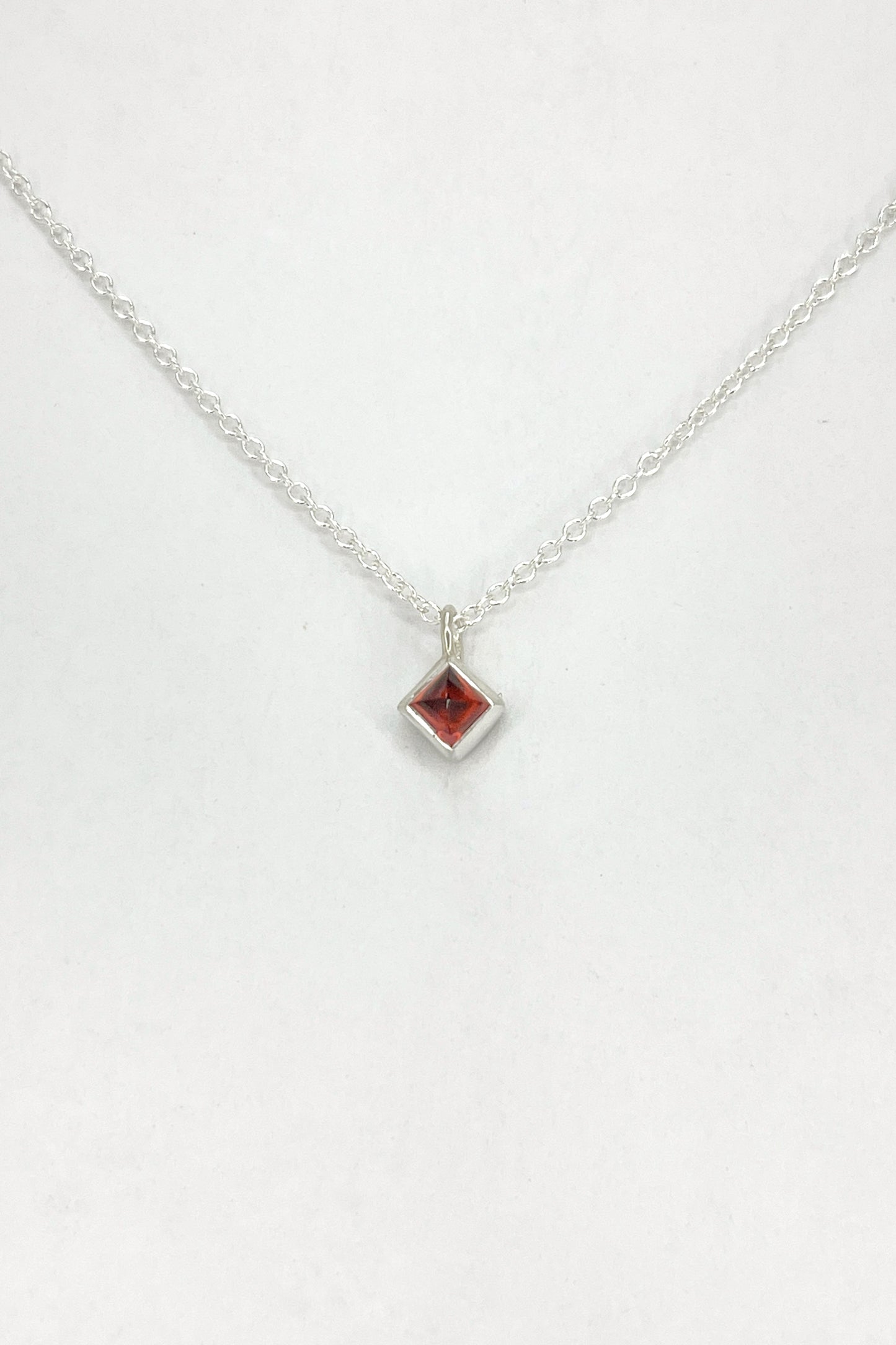 3mm sugarloaf necklace / garnet