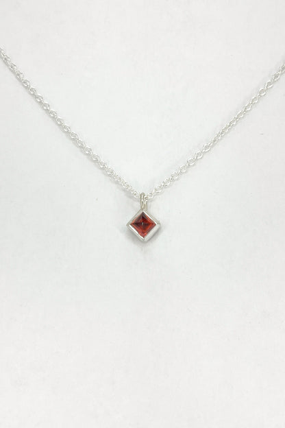 3mm sugarloaf necklace / garnet