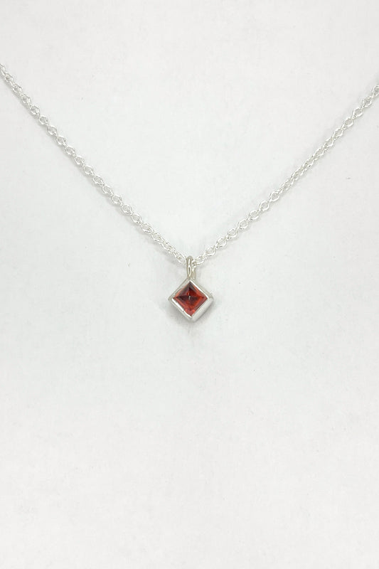3mm sugarloaf necklace / garnet