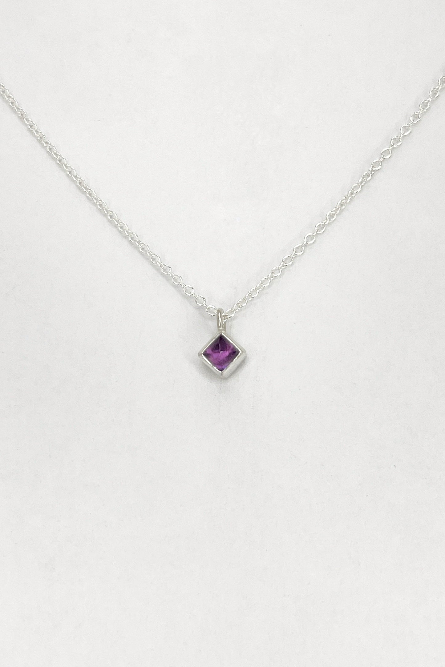 3mm sugarloaf necklace / amethyst