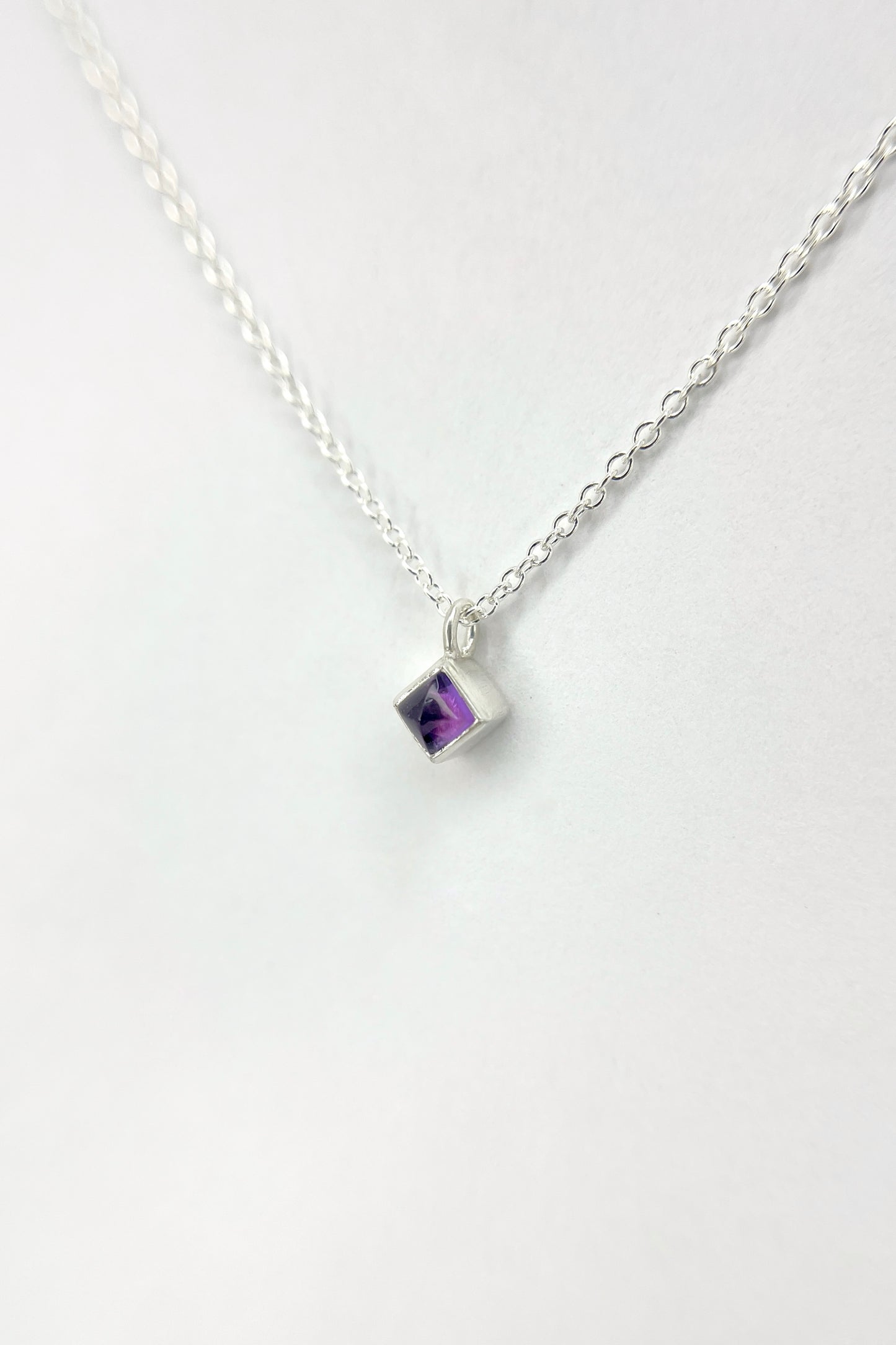 3mm sugarloaf necklace / amethyst