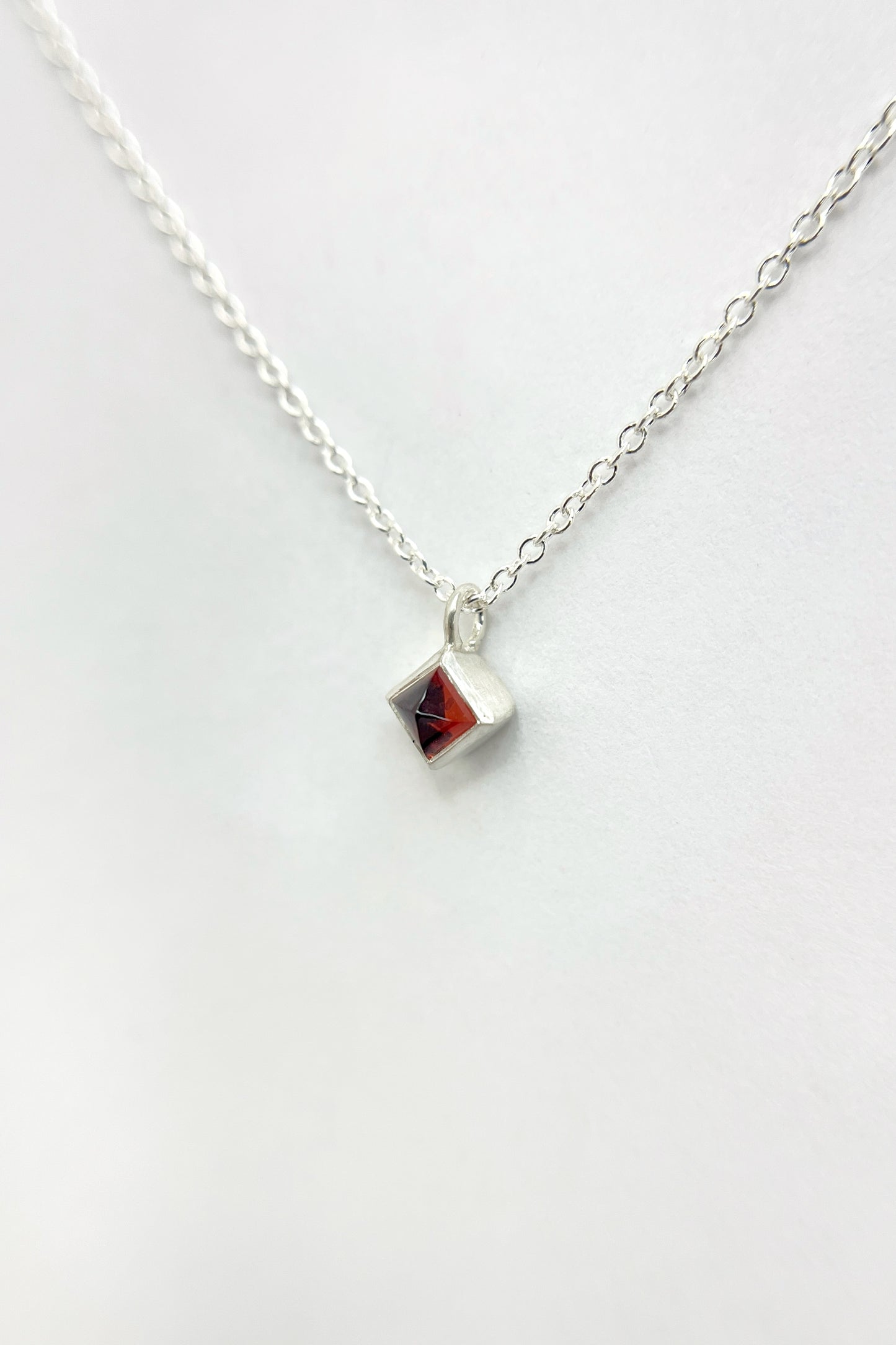 3mm sugarloaf necklace / garnet
