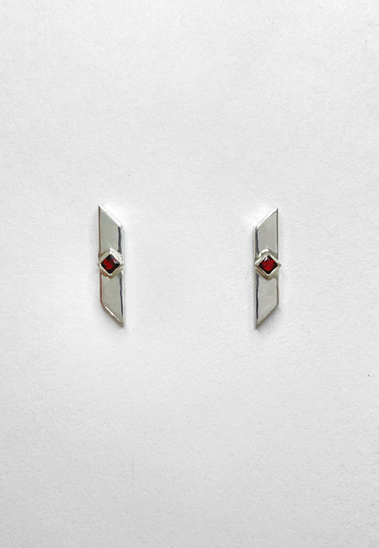 warp stud earrings / garnet