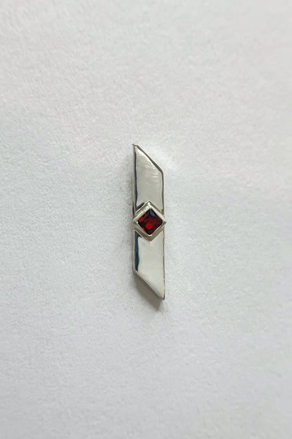 warp stud earrings / garnet