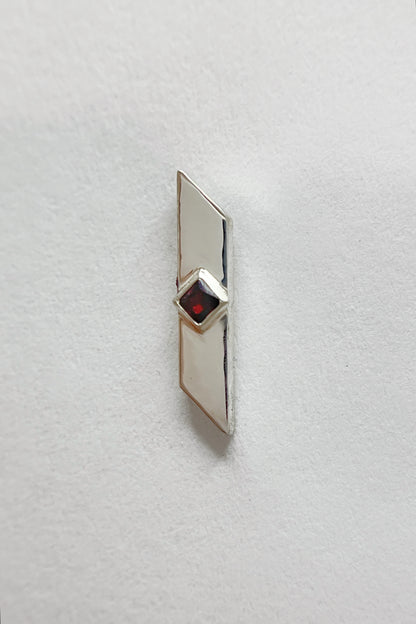 warp stud earrings / garnet