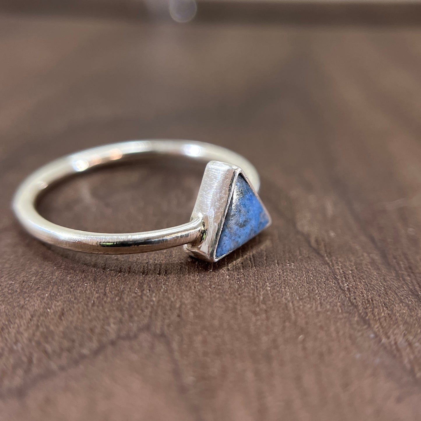 tiny triangle ring / lapis lazuli / size 7