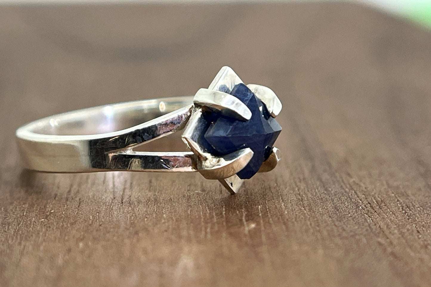 prong ring / sapphire / size 7